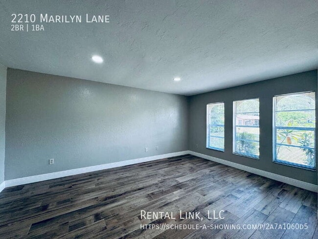 Building Photo - 2210 Marilyn Ln