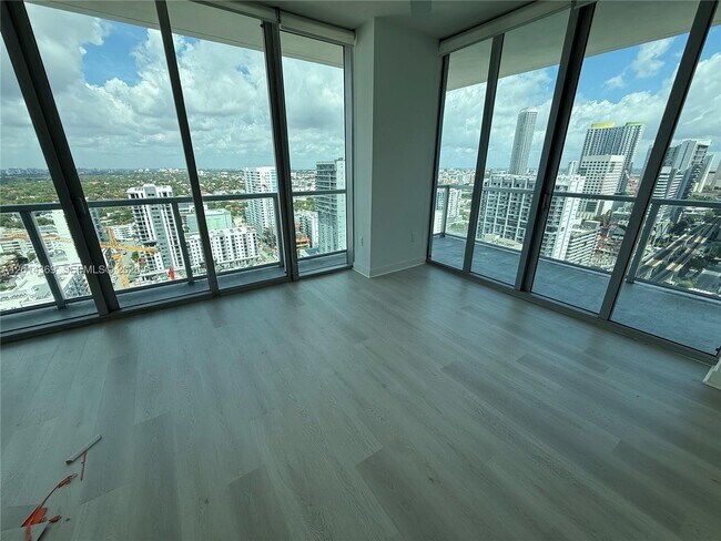 Foto del edificio - 79 SW 12th St