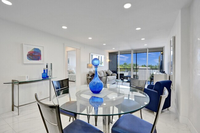 Building Photo - 6 Royal Palm Way