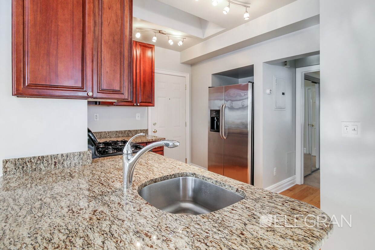 Foto principal - 376 Nodine St