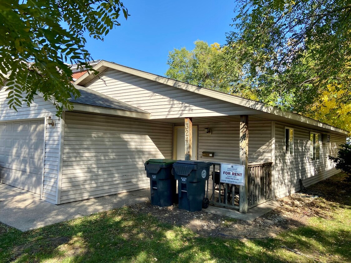 Primary Photo - 324 9th St N