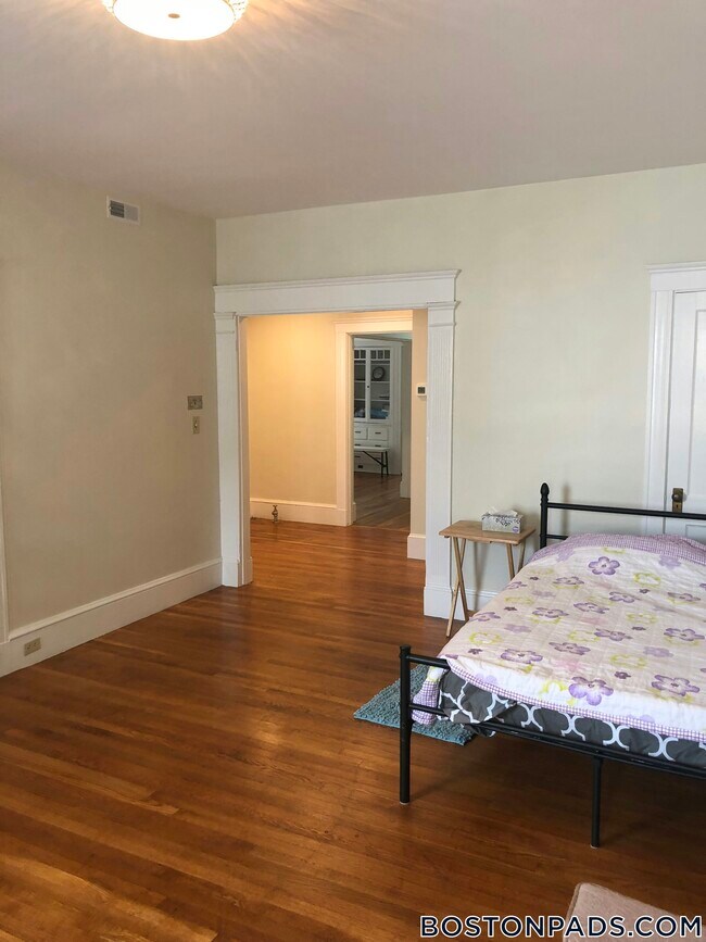 Foto del edificio - 130 Glenville Ave