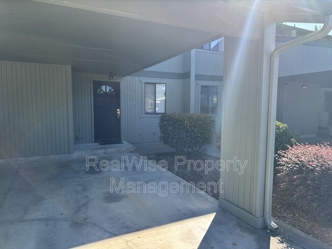 Building Photo - 1105 Excalibur Dr