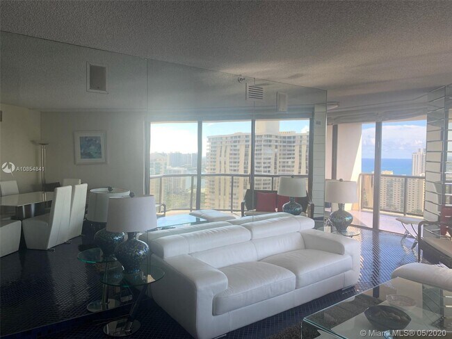 Building Photo - 19667  Turnberry Way 27B Aventura Fl 33180