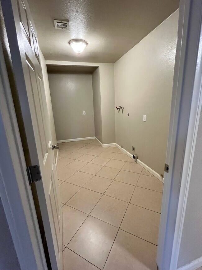 Foto del edificio - 8512 Tamarack Ave