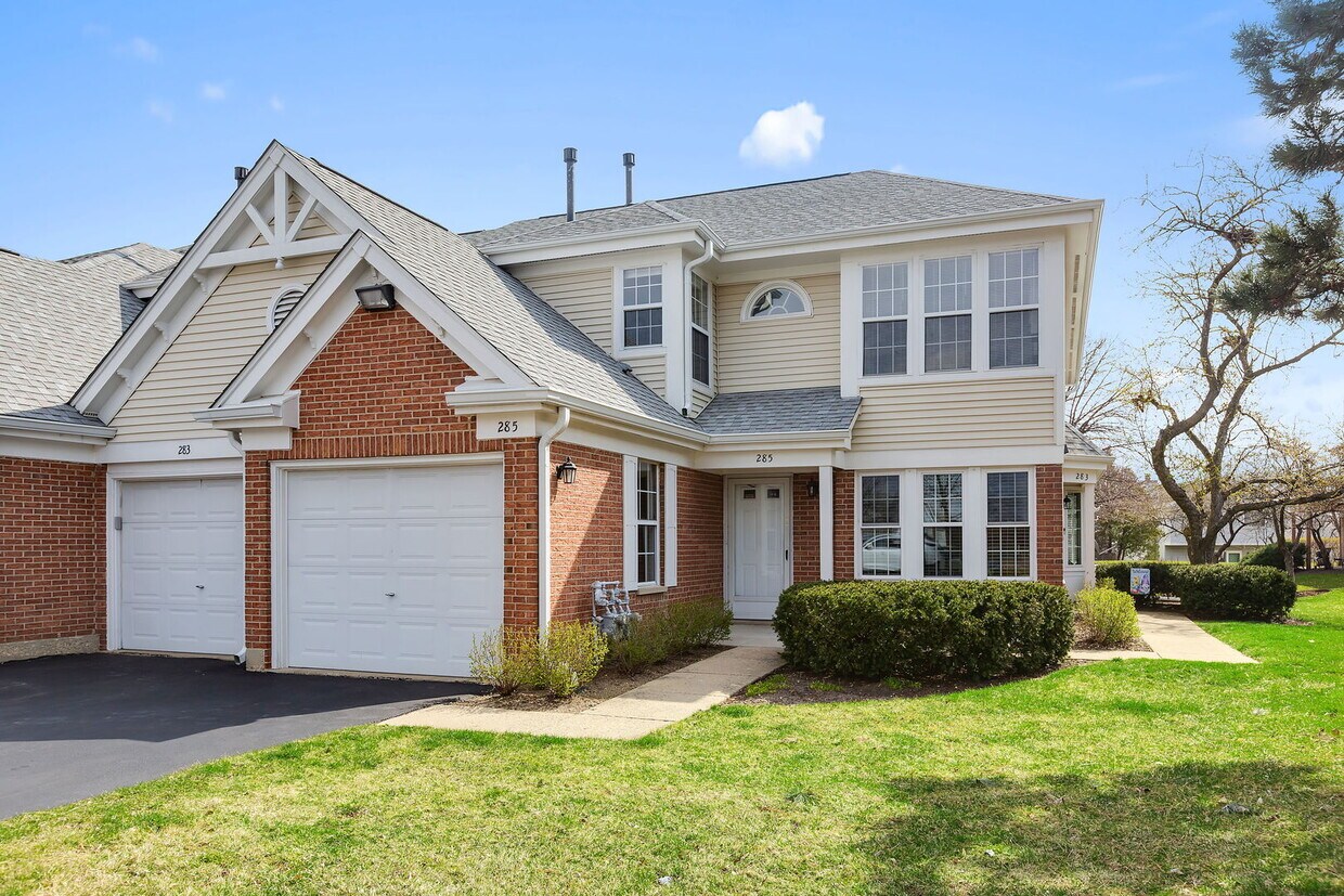 Primary Photo - 285 Green Knoll Ln