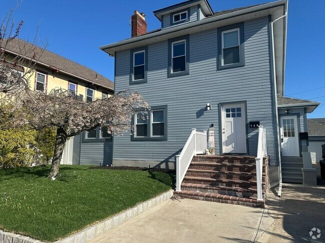 Building Photo - 149 W Chester St