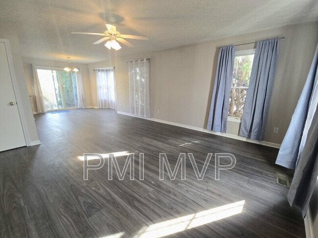 Building Photo - 8620 Olenbrook Dr