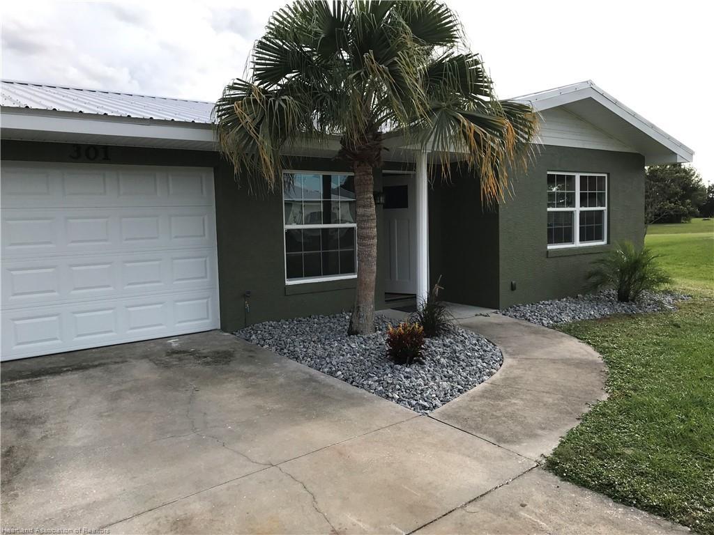 301 Cherry Tree Dr, Sebring, FL 33876 Townhome Rentals in Sebring FL