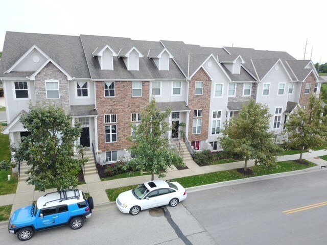 Building Photo - 256 N Hedge Ln