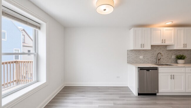 Building Photo - 3131 N Monticello Ave