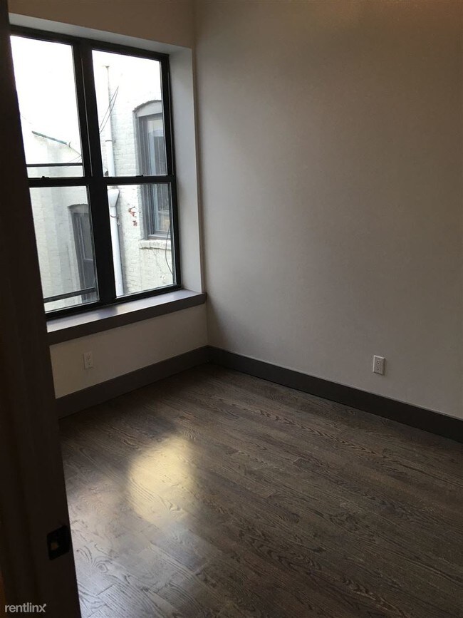 Foto del edificio - 1649 Summerfield St