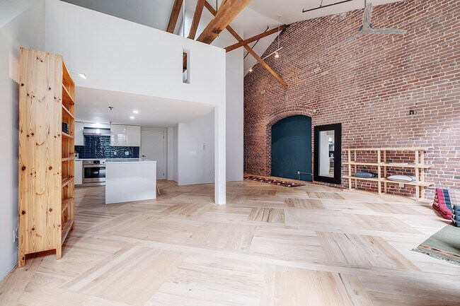 Building Photo - 461 2nd St
