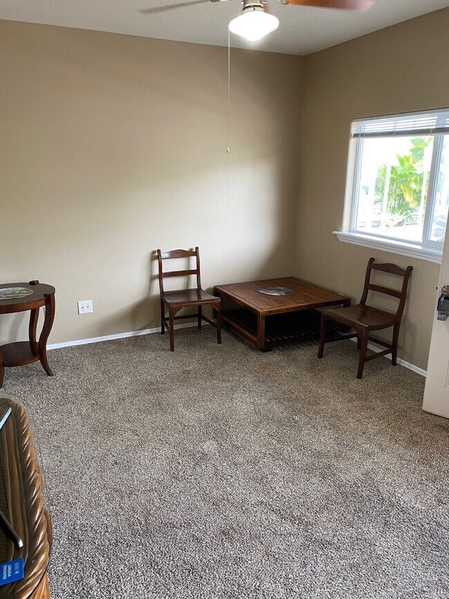 Building Photo - Spacious One Bedroom with Stainless Applia...