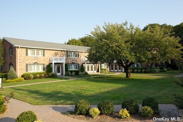 Primary Photo - 56 Horseblock Rd