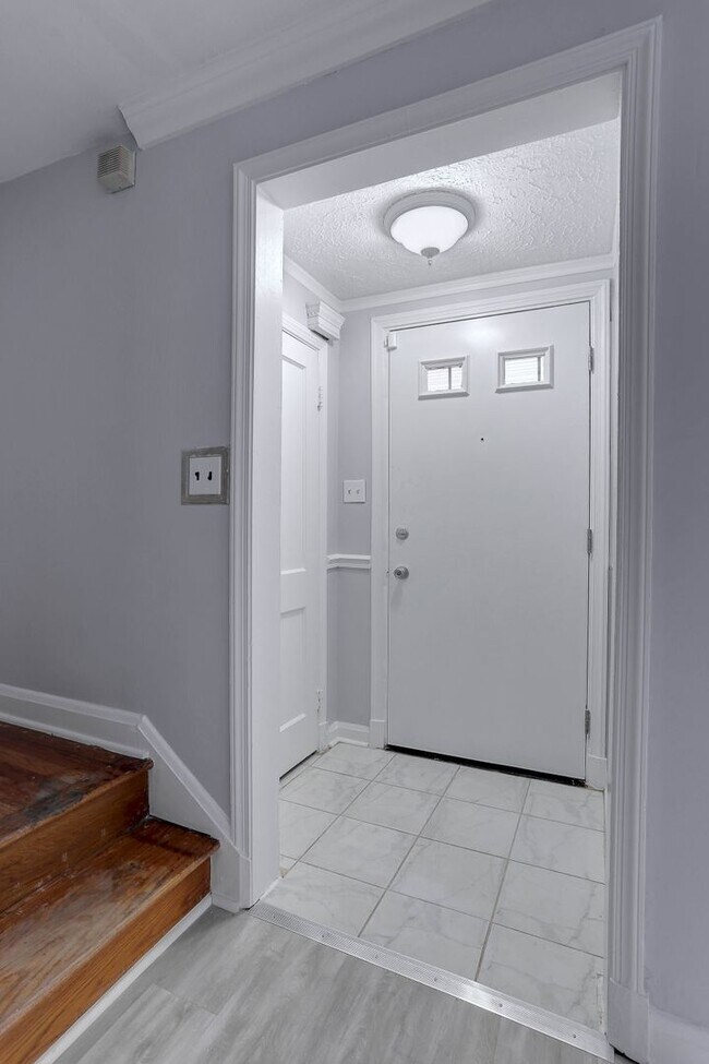 Building Photo - 3 Bedroom 2 Full Bath Row Home Minutes from Morgan State