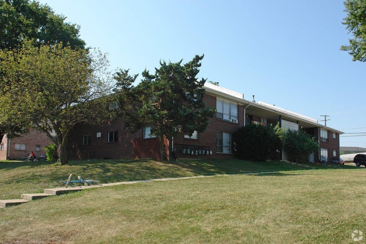 Primary Photo - Cambridge Apartments