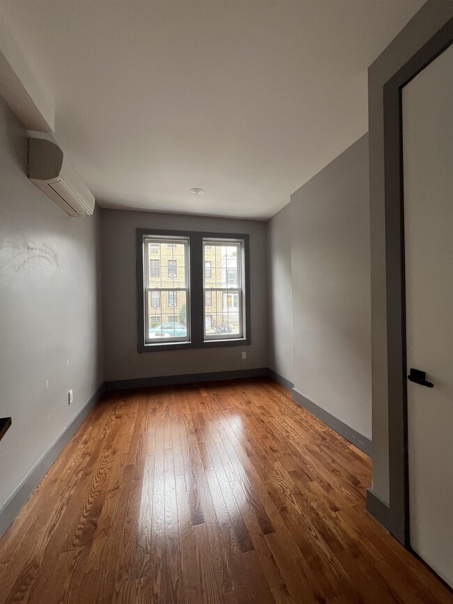 Building Photo - 39 Van Wagenen Ave