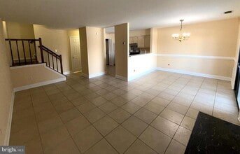 Building Photo - 3921 Woodhue Pl