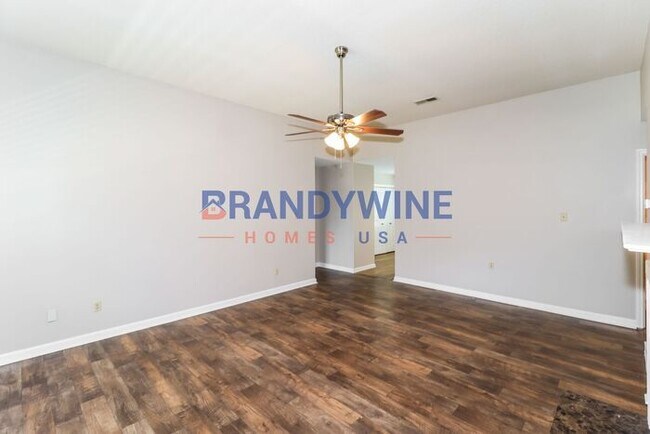 Building Photo - 1 MONTH FREE RENT! No Application Fees! Mo...