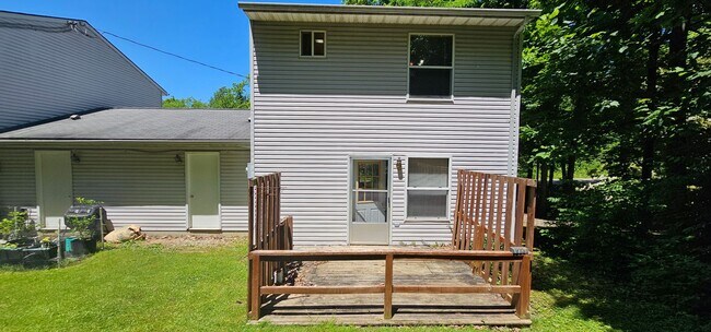 Building Photo - 515-517 Straub Rd