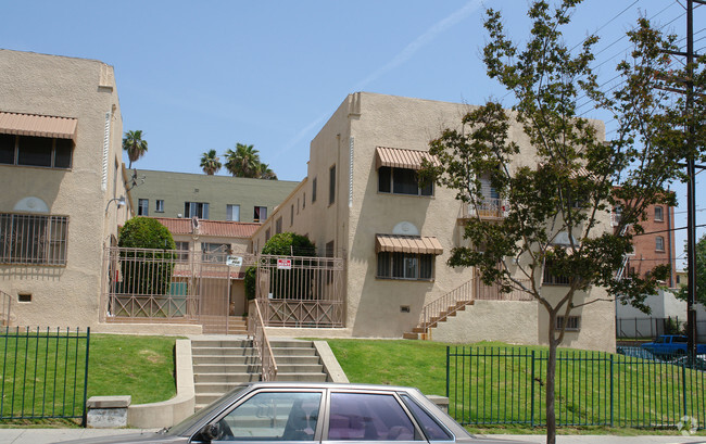 Building Photo - La Reina Apartments