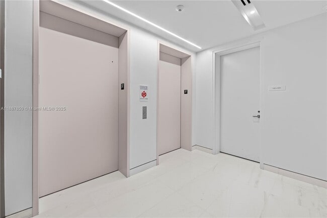 Foto del edificio - 300 Biscayne Blvd Way