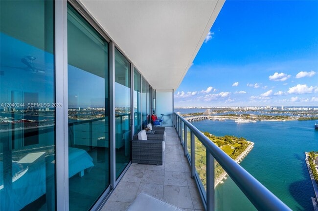 Building Photo - 888 Biscayne Blvd