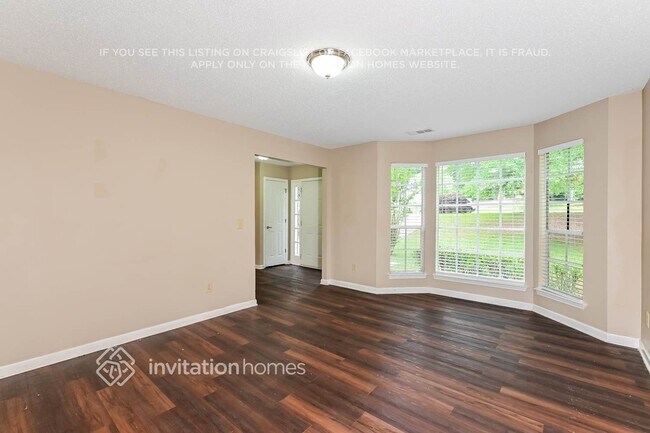 Foto del edificio - 395 Oakdale Cir