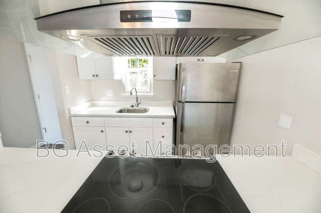 Building Photo - 944 Fletcher Ln