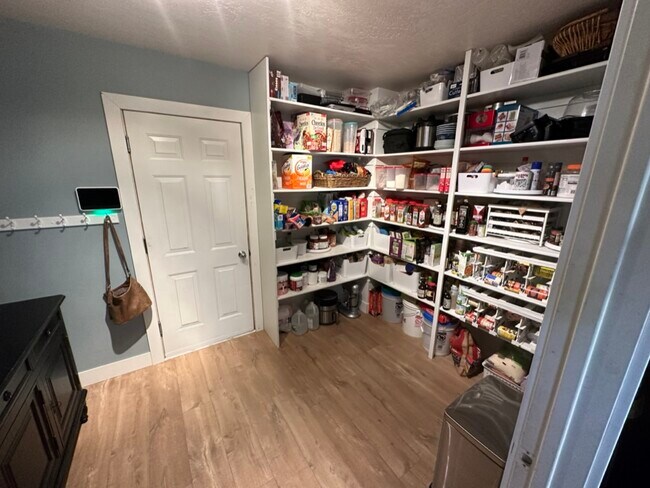 Pantry / Laundry - 5495 W Wheatridge Ln