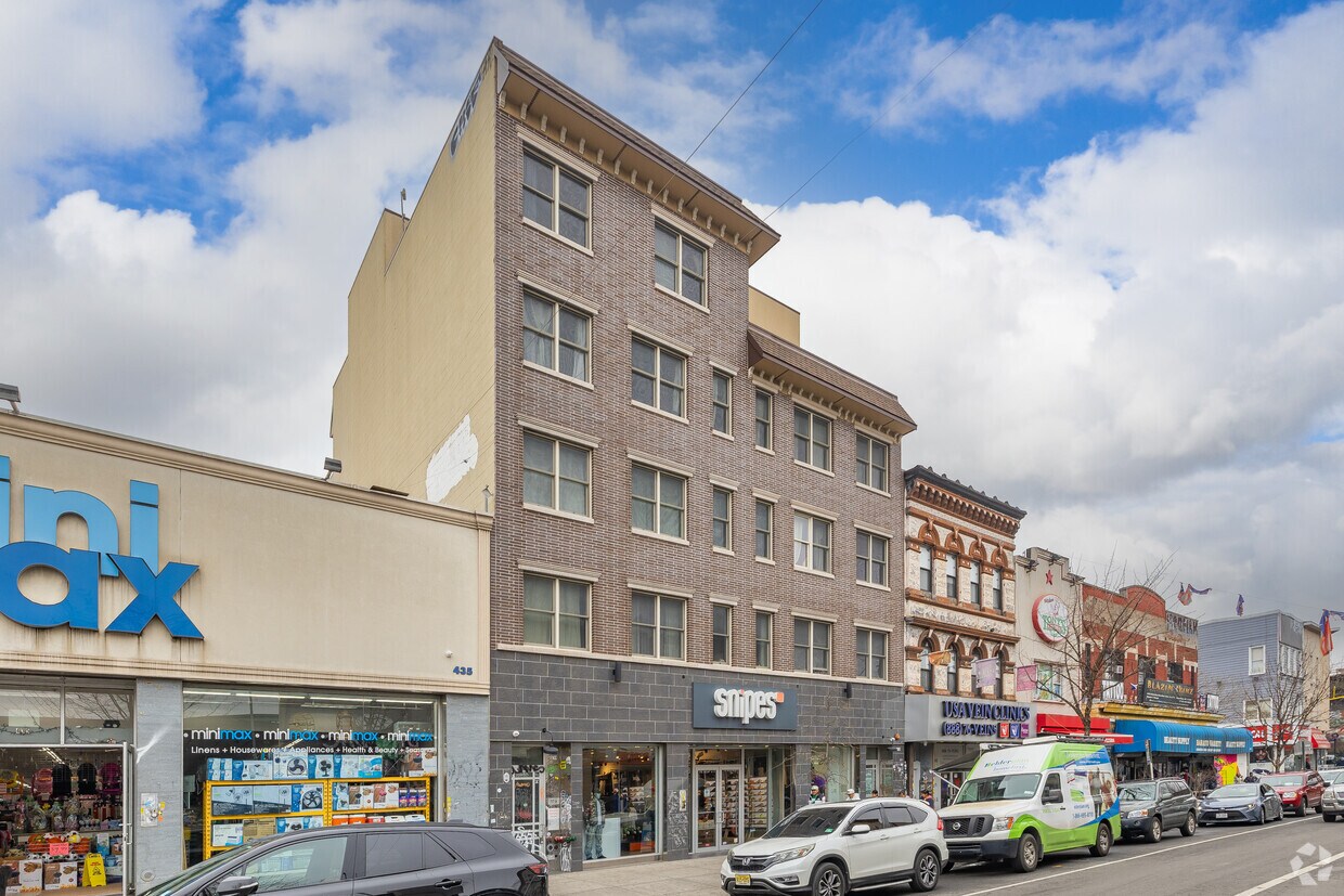 Foto principal - 439 Knickerbocker Ave
