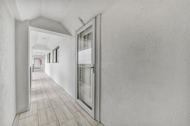 Building Photo - 7310 Seawall Blvd