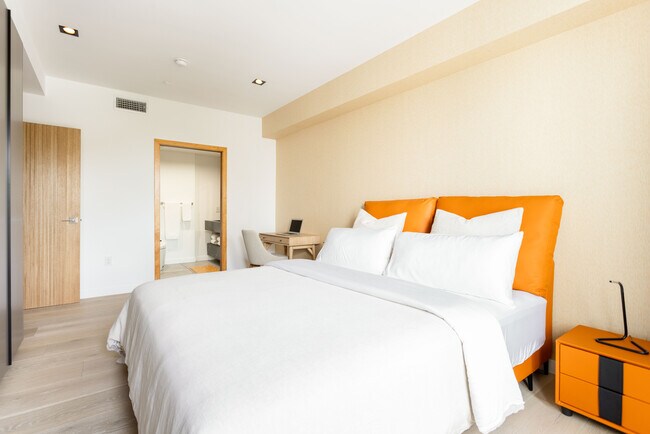 Foto del edificio - 547 N Sweetzer Ave