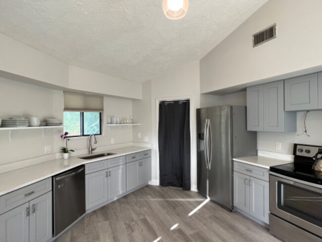 Building Photo - 299 Winfield Way