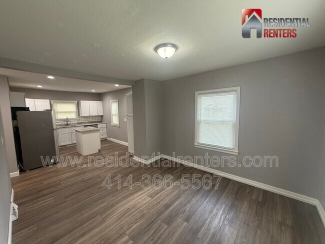 Building Photo - 4585 N 127th St
