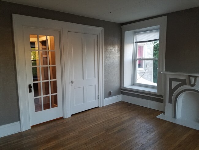 Building Photo - 515 W Washington St