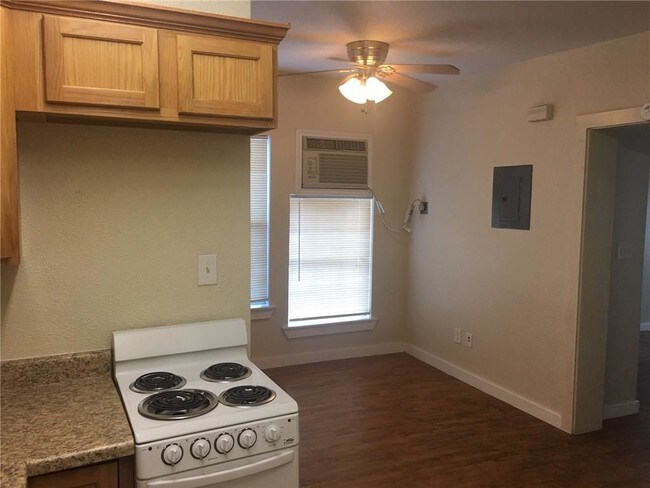 Building Photo - 1002 Gregg St