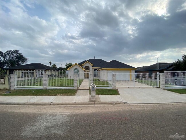 Building Photo - 2207 Paseo Encantado