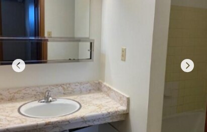Baño - 9838 W Fond du Lac Ave