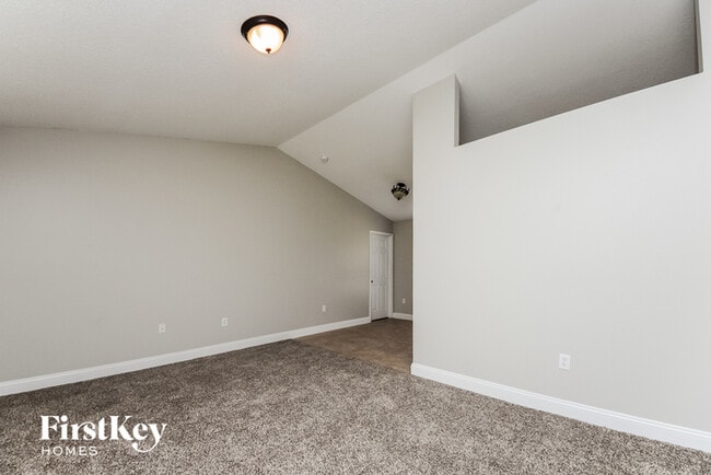 Building Photo - 256 Canterbury Ct