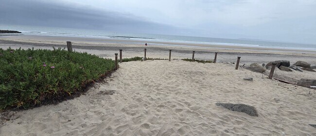 Foto del edificio - Beachfront 2-Bed, 2.5-Bath House w/2-Car Garage in Imperial Beach