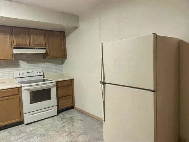 Cocina - 2552 Malletts Bay Ave