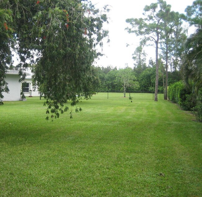 Foto del edificio - 102 Greenwood Pl