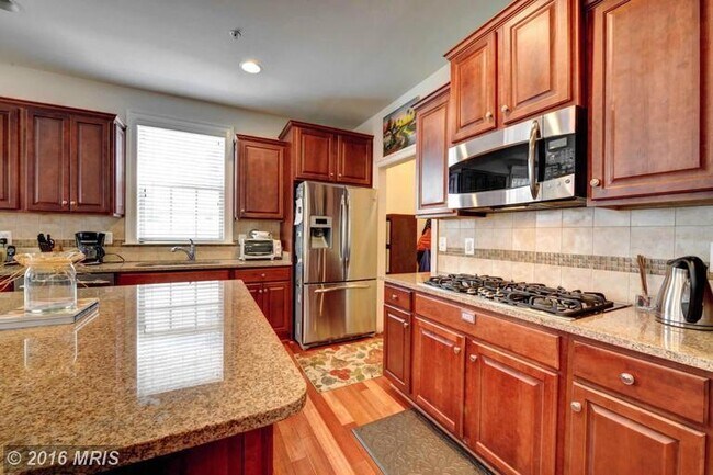 Building Photo - 4 + 4.5 BA  - Custom Home - Close in Kensington