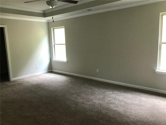 Foto del edificio - 213 Creek View Pl