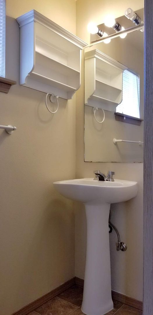 Foto del edificio - 3 bed, 2.5 bath with great room! N.Thursto...