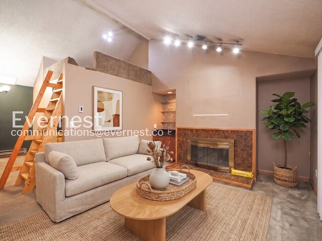 Building Photo - 2 Bed/2 Bath Condo with Fireplace & Garage / Vouchers Accepted / Available Now!
