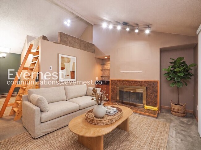 Foto del edificio - 2 Bed/2 Bath Condo with Fireplace & Garage / Vouchers Accepted / Available Now!