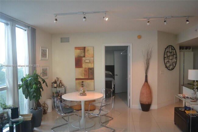 Foto del edificio - 1871 NW S River Dr
